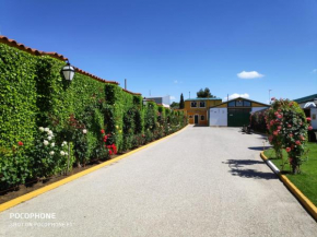 Casa Rural con jardín y cuadras para Caballos